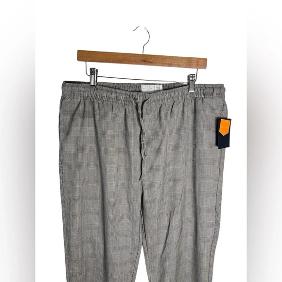 Day & Age Gray Plaid Slim Fit Trousers Size XL with elastic band - Picture 2 of 7